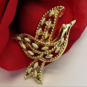Gerry's Dove Brooch/Pendant (Vintage) Flying Bird Gold White